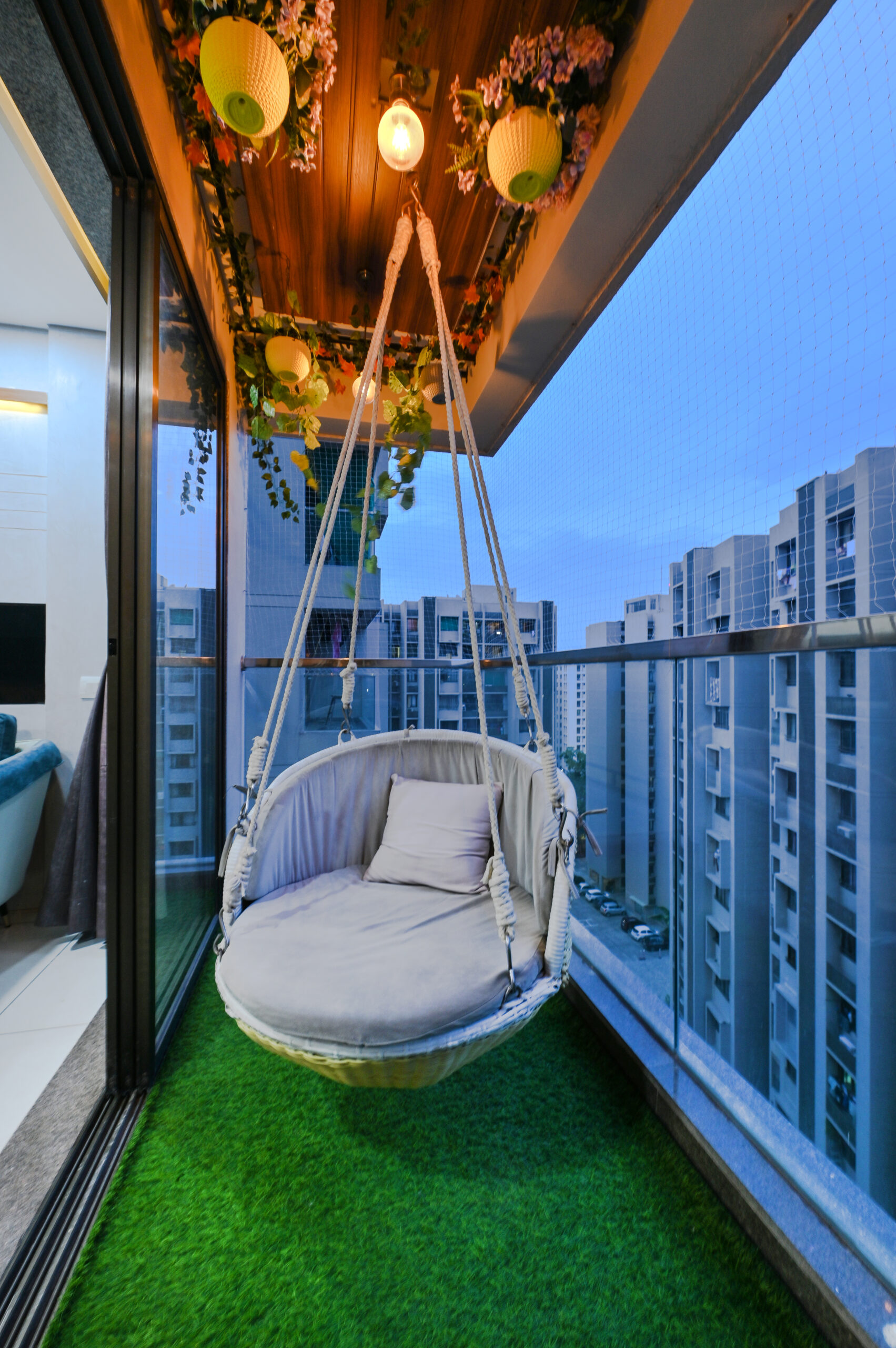 Balcony lounge